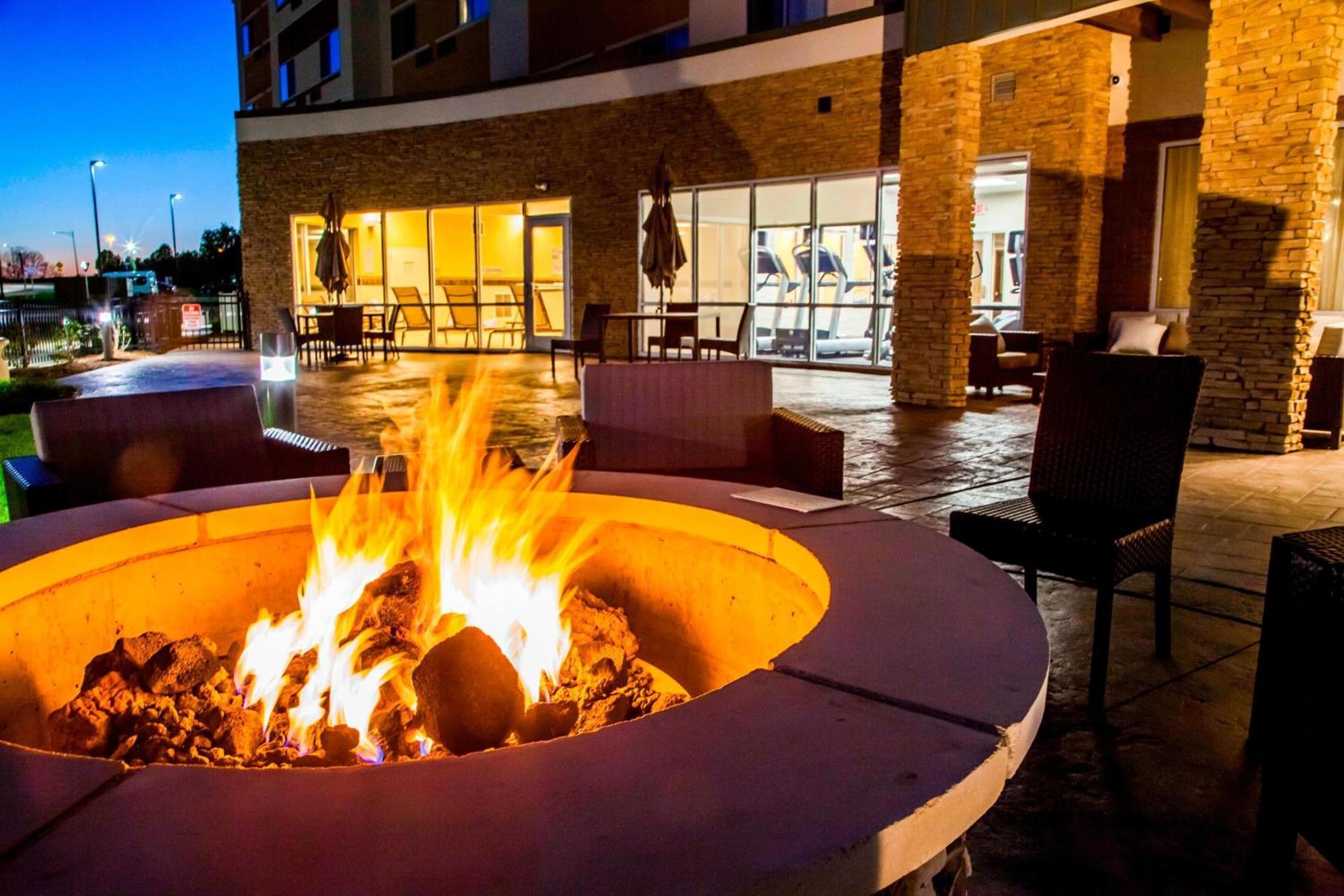 Courtyard By Marriott St. Louis St. Peters Hotell Saint Peters Eksteriør bilde